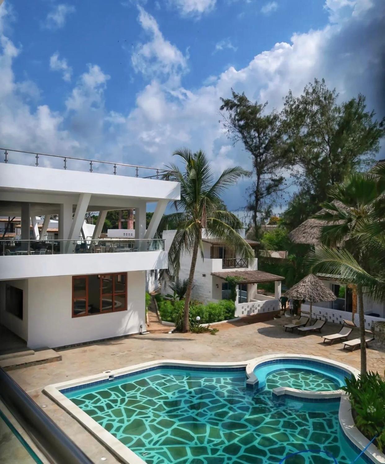 Barracuda Inn Resort ワタム エクステリア 写真