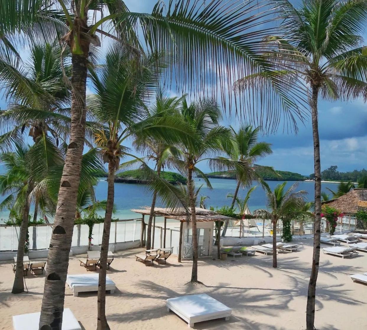 Barracuda Inn Resort ワタム エクステリア 写真