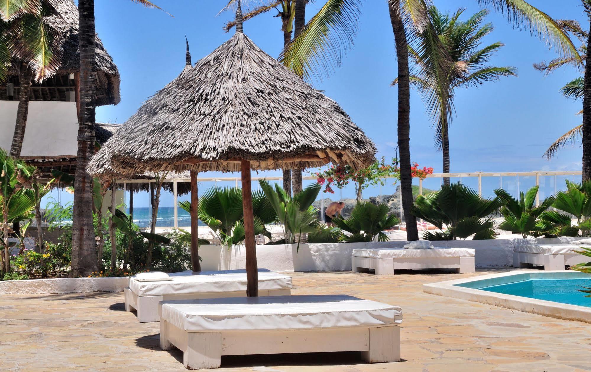 Barracuda Inn Resort ワタム エクステリア 写真